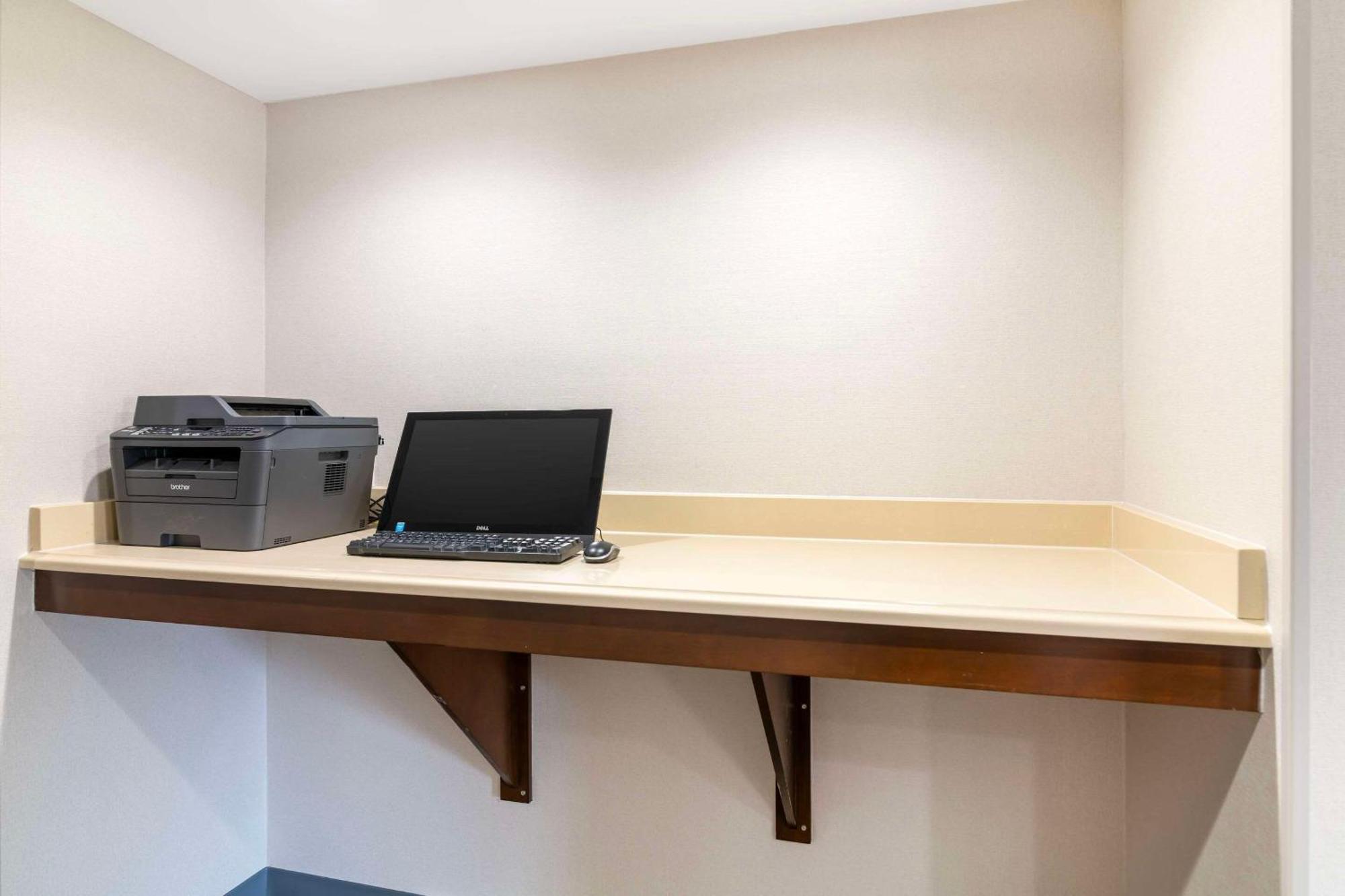 Comfort Inn Airport Manchester Esterno foto