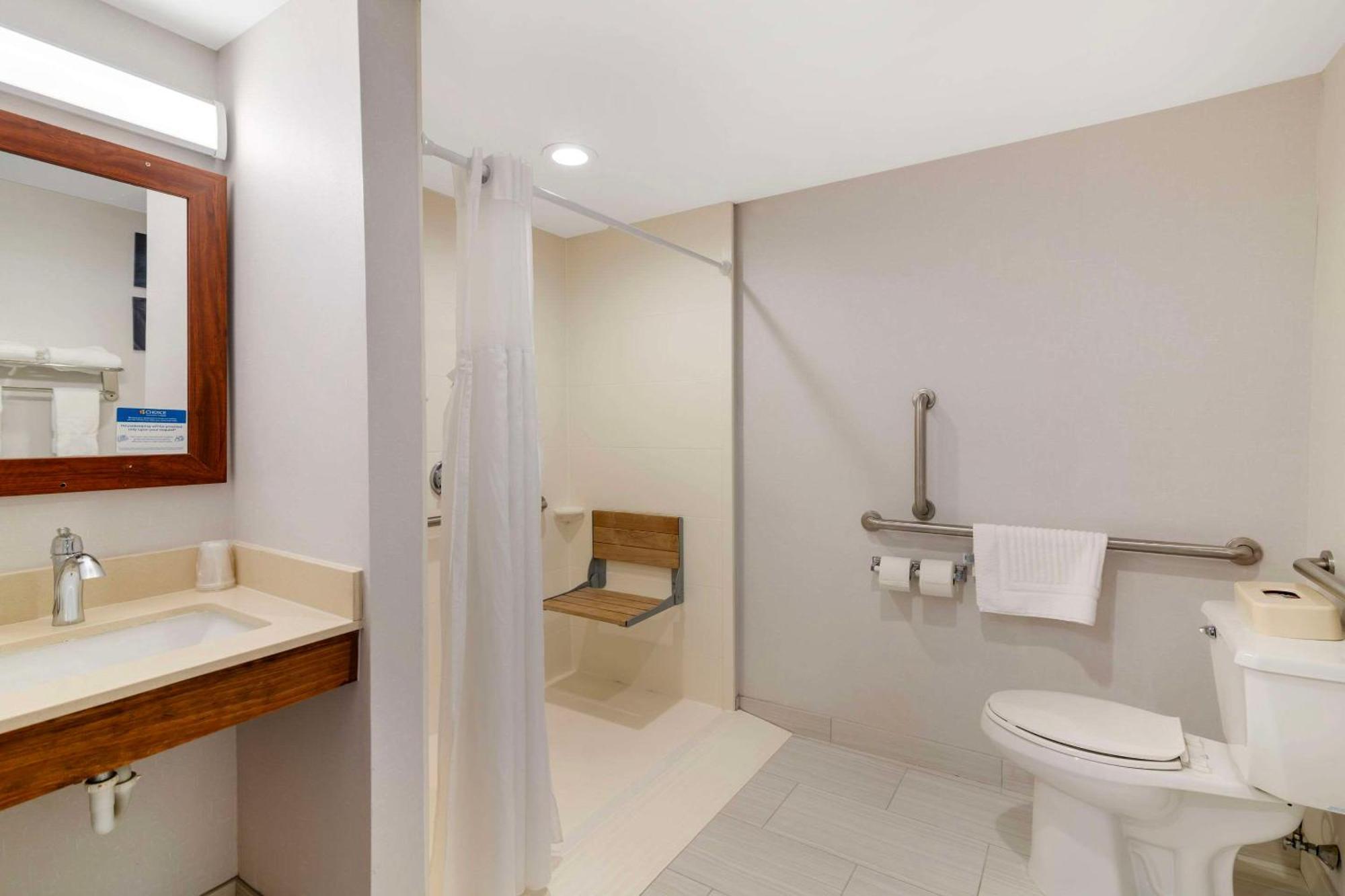 Comfort Inn Airport Manchester Esterno foto